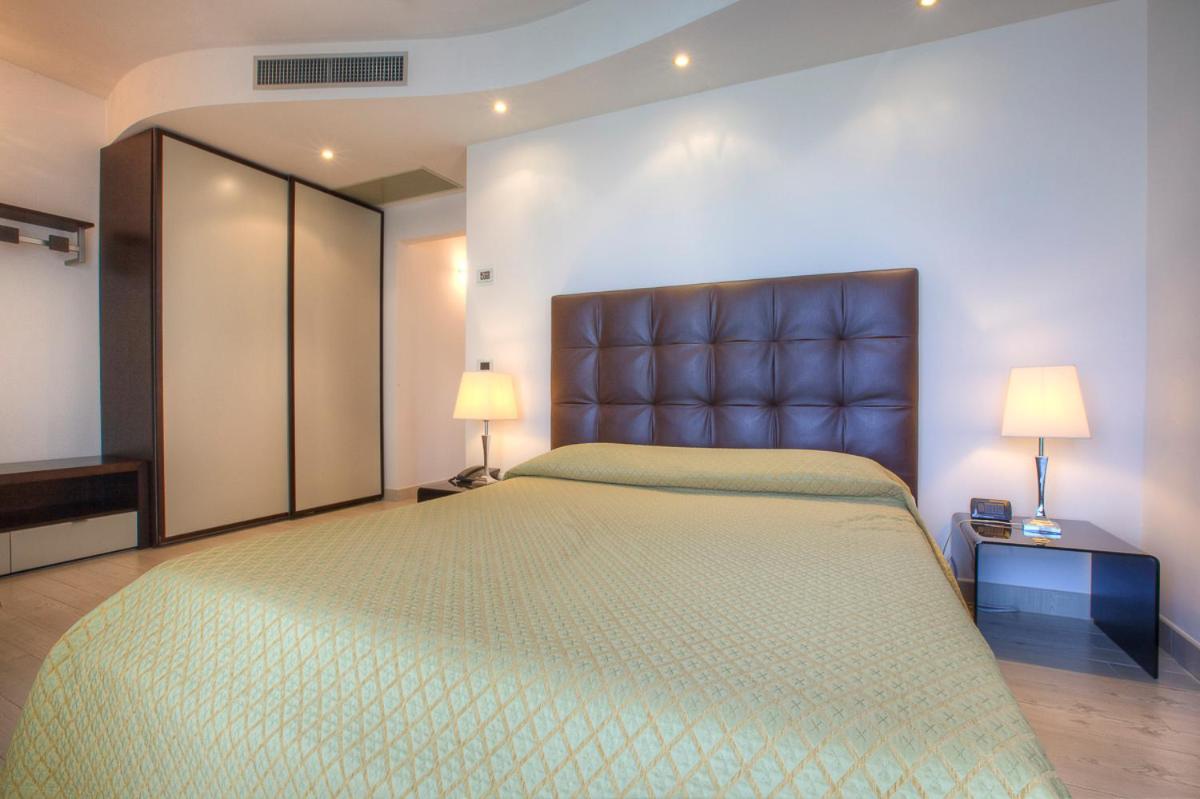 קרביה Hotel Nettuno מראה חיצוני תמונה